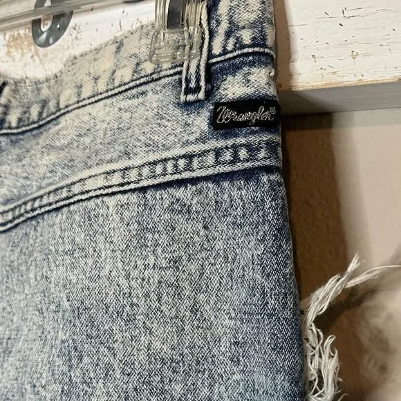 Wrangler - Women's vintage Jeans with Frayed/Distressed Acid Washed Western